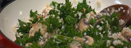 ризотто с грибами, капустой кале и беконом. Шаг 8