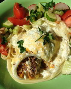 Кальмары, фаршированные морепродуктами, под сливочным соусом