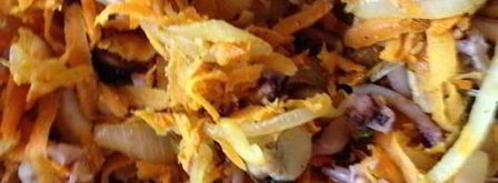 кальмары, фаршированные морепродуктами, под сливочным соусом. Шаг 2