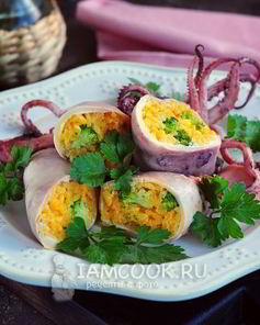 Кальмары, фаршированные рисом и овощами