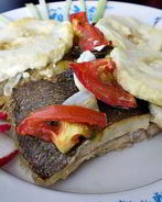 Камбала с овощами в духовке