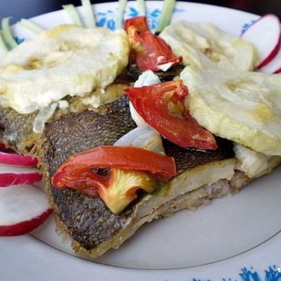 Рецепт камбалы с овощами в духовке