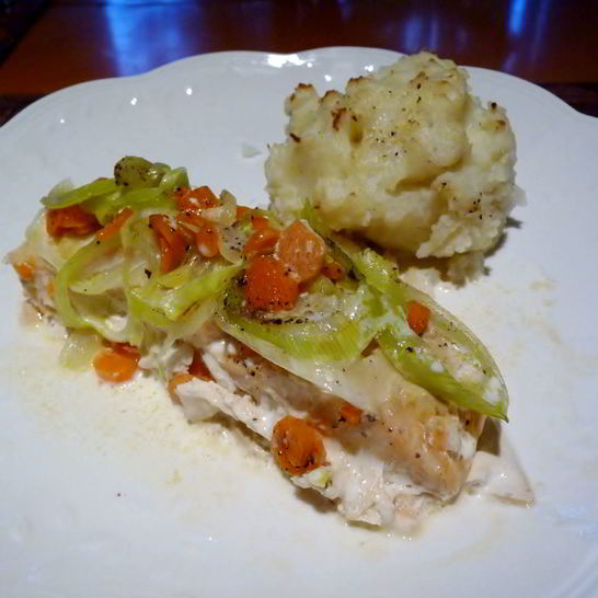 Рецепт лосося с лукома пореема и морковью