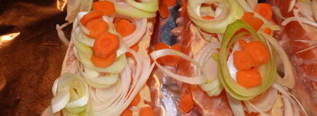 лосось с луком пореем и морковью. Шаг 3