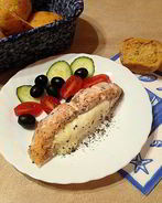 Лосось, запеченный с моцареллой