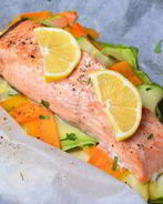 Лосось запеченный с овощами