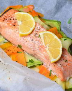 Лосось запеченный с овощами