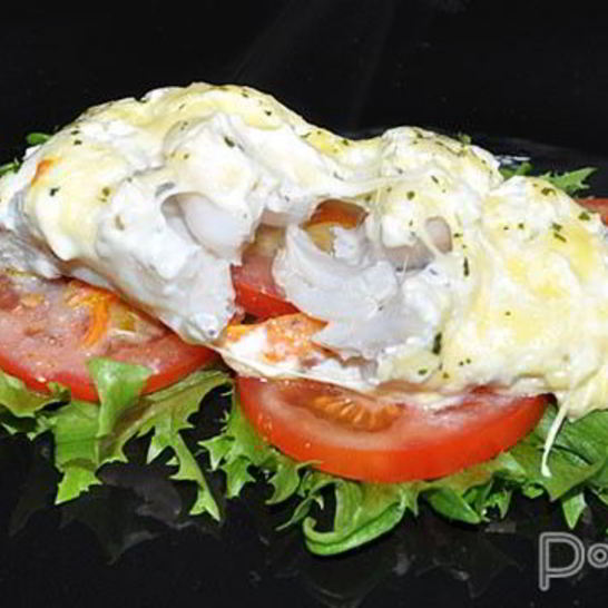 Рецепт пикши, запеченной ны овощах под сыром