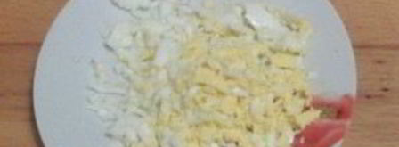 рыба отварная с соусом польским. Шаг 4