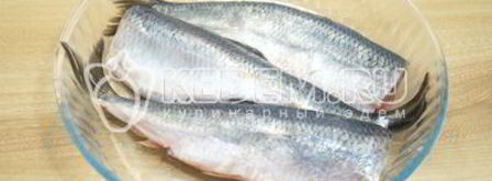 сельдь слабосоленая по-домашнему. Шаг 3