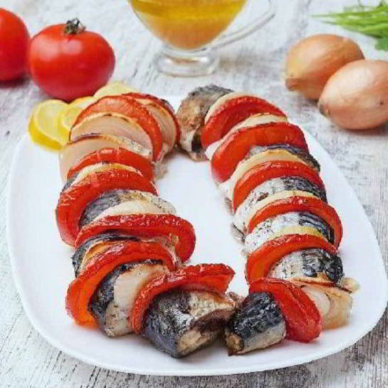 Рецепт скумбрии с овощами в духовке