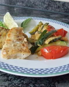 Судак с овощами