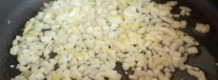 томленая в томатном соусе треска с черносливом. Шаг 2