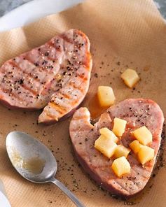 Тунец с чесночным маслом и гарниром из груши