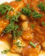 Тушеная рыба с фасолью