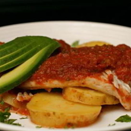 Рецепт запеченной рыбы с картофелем и томатным соусом