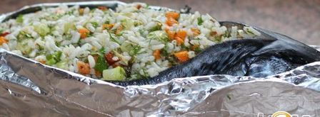 запеченная скумбрия фаршированная рисом и овощами. Шаг 13