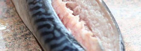 запеченная скумбрия фаршированная рисом и овощами. Шаг 9