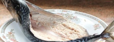 запеченная скумбрия фаршированная рисом и овощами. Шаг 10