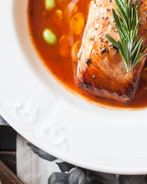 Запеченный лосось в томатах