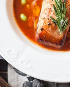 Запеченный лосось в томатах