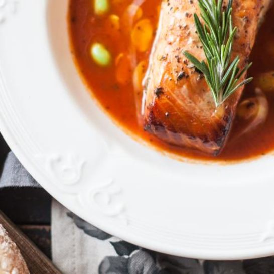 Рецепт запеченного лосося в томатах