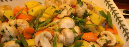 жареный лосось с морковью, грибами и молодым картофелем. Шаг 4