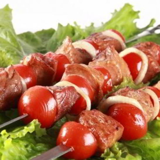 Рецепт классического шашлыка из свинины с помидорами и луком
