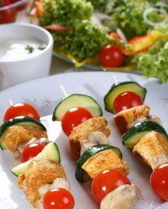 Куриные шашлыки с грибами и черри