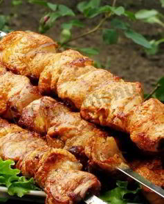 Шашлык из индейки с салом