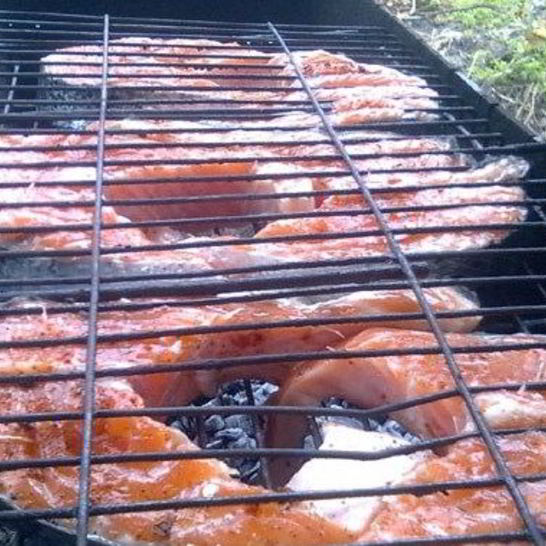 Рецепт шашлыка из красной рыбы на решетке