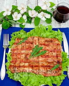 Шашлык из куриной грудки в беконе