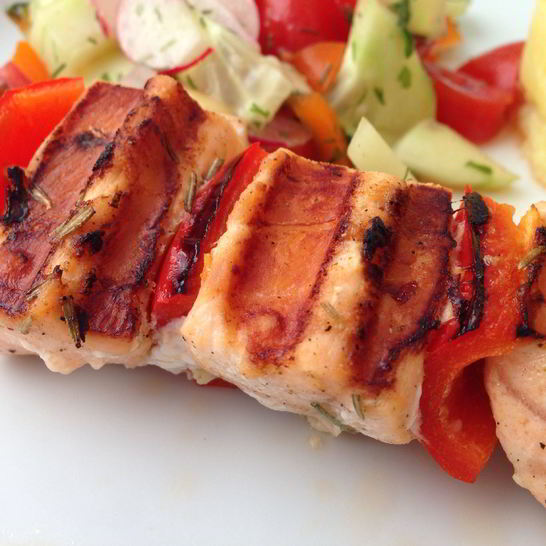 Рецепт шашлыка иза лососи с черри в розмариновома маринаде