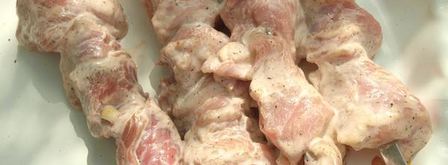 шашлык из свинины маринованной в кефире. Шаг 3