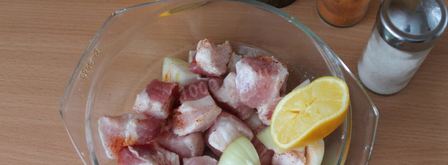 шашлык из свинины с лимоном и луком. Шаг 2