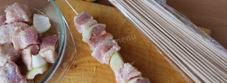 шашлык из свинины с лимоном и луком. Шаг 3