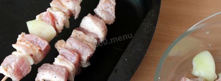 шашлык из свинины с лимоном и луком. Шаг 4