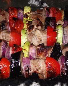 Шашлык из свинины с овощами в луковом маринаде