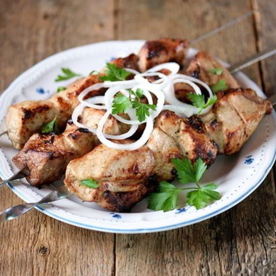 Рецепт шашлыка из свинины в маринаде из кефира и зелени