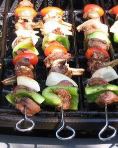 Шашлык из ягненка с мятой и помидорами