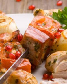 Шашлыки из курицы с грудинкой