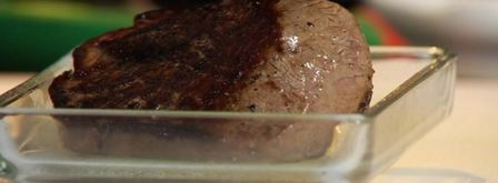 стейк из говядины с шоколадным соусом и овощами вок. Шаг 3