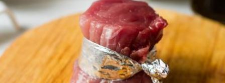 стейк из свиной вырезки со смородиновым соусом. Шаг 7