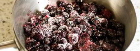 стейк из свиной вырезки со смородиновым соусом. Шаг 12