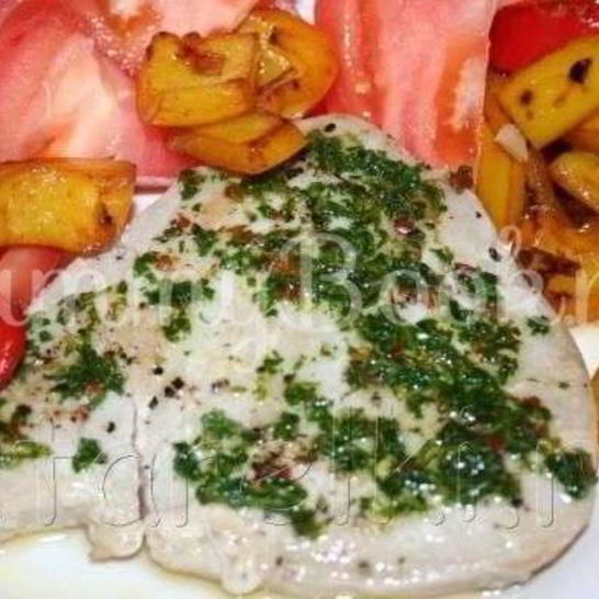 Рецепт стейка из тунца с острым зеленым соусом