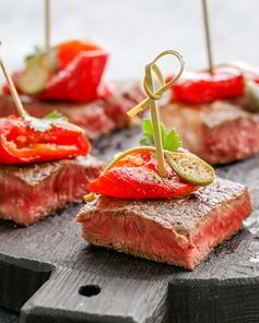 Стейк с перцем и каперсами