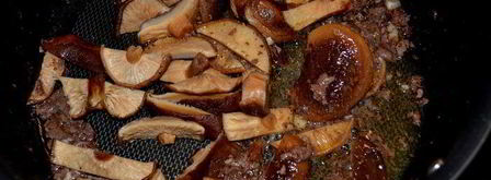 стейк в соусе из грибов шиитаке. Шаг 4