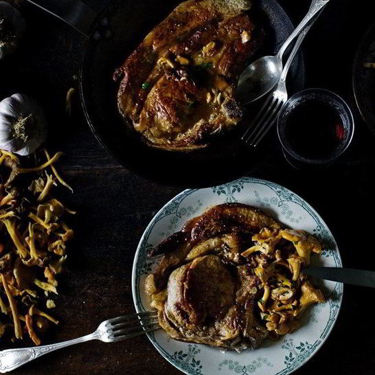 Рецепт телячьего стейка с лисичками