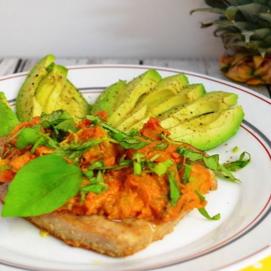 Рецепт тунцовых стейков с ананасовым чатни