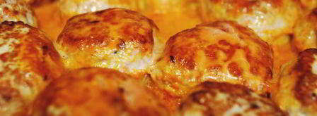 курино-свинные тефтели, запеченные в соусе. Шаг 10